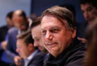 Convidado, Bolsonaro não comparece à posse de Nunes Marques TSE; Michelle e Flávio comparecem