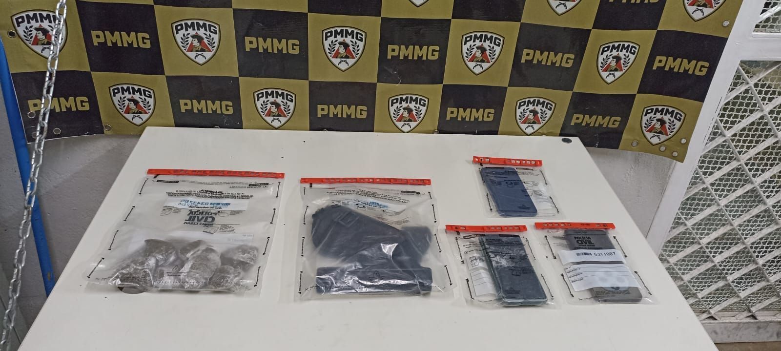 Perseguição policial termina com três presos e drogas em Varginha