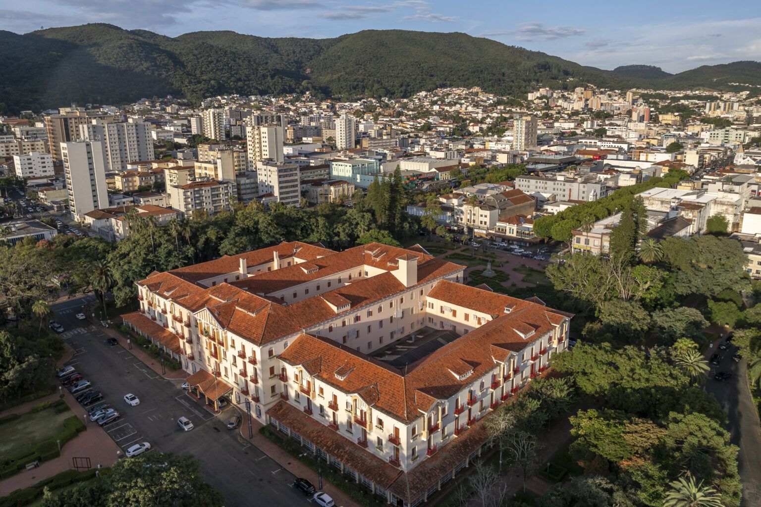 Poços de Caldas registra abertura de 498 novas empresas no início do ano