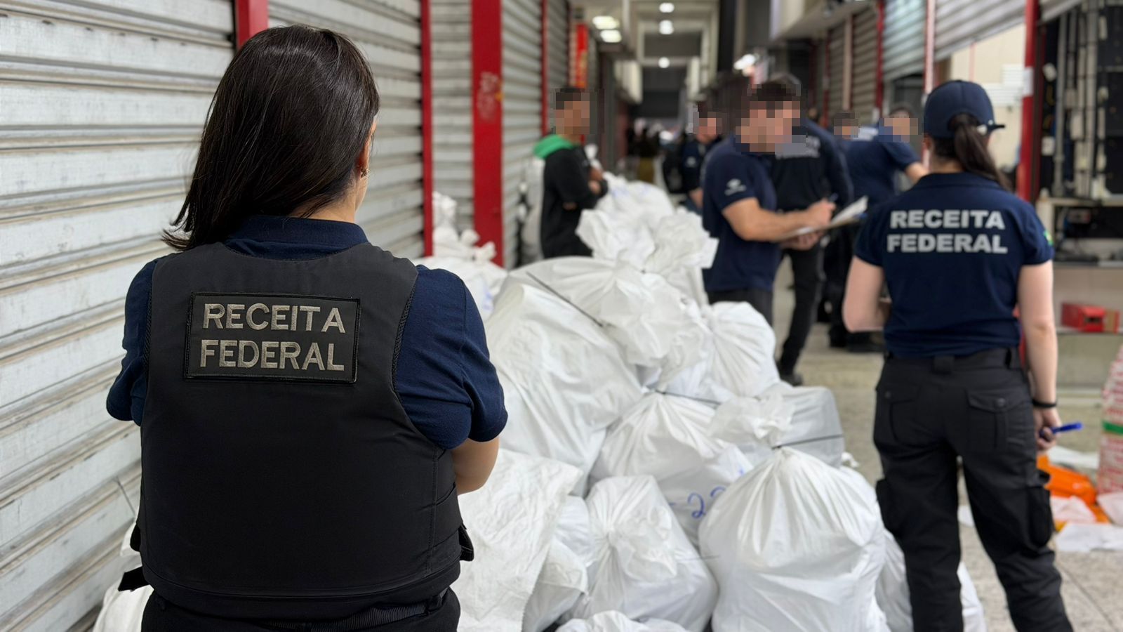 Megaoperação no Brás: Receita estima apreender R$300 milhões em produtos falsificados