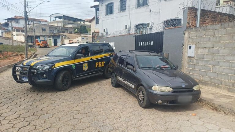 PRF recupera carro furtado na rodovia Fernão Dias