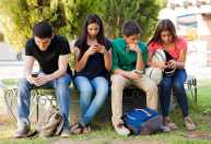Redes sociais: 'comparação constante' afeta a identidade de adolescentes; entenda