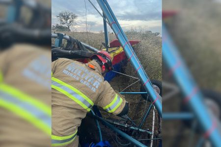 As informações iniciais indicavam a queda de uma aeronave ultraleve, com o piloto inconsciente no interior da estrutura • Divulgação/CBMMG