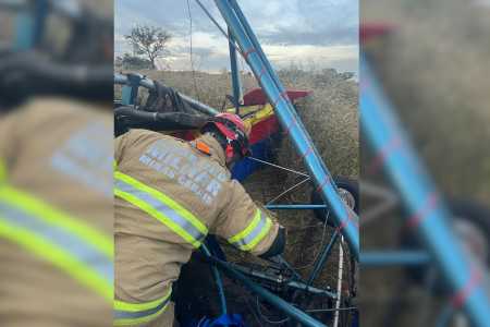 As informações iniciais indicavam a queda de uma aeronave ultraleve, com o piloto inconsciente no interior da estrutura • Divulgação/CBMMG