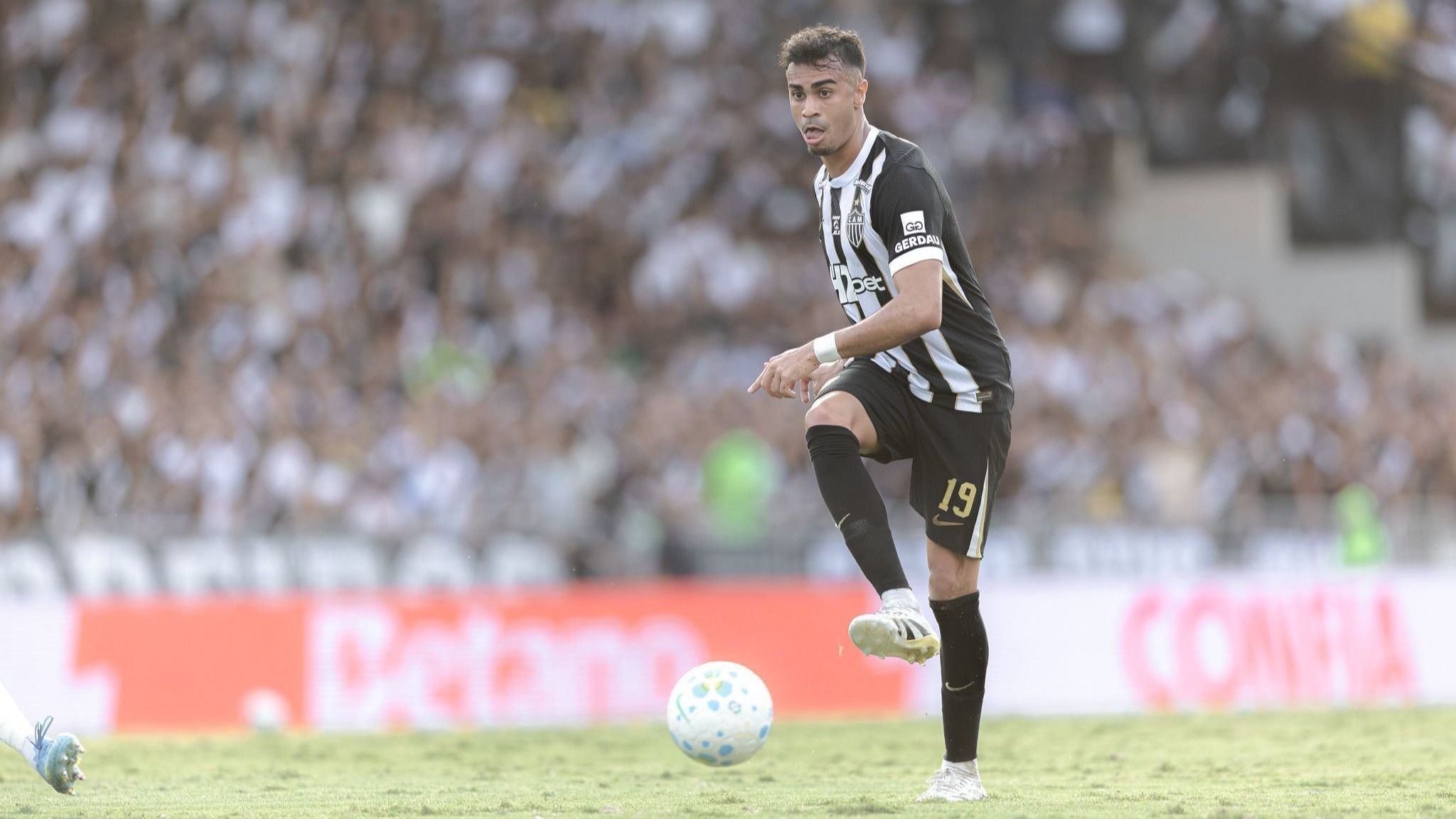 Reinier desmente boatos sobre saída do Atlético e dispara: 'Inacreditável'