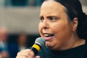 Pastora viraliza ao fazer pregação contra violência doméstica em congresso cristão