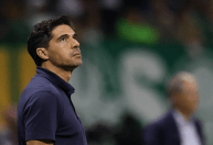 Principal organizada do Palmeiras pede saída de Abel Ferreira: 'Perdido'