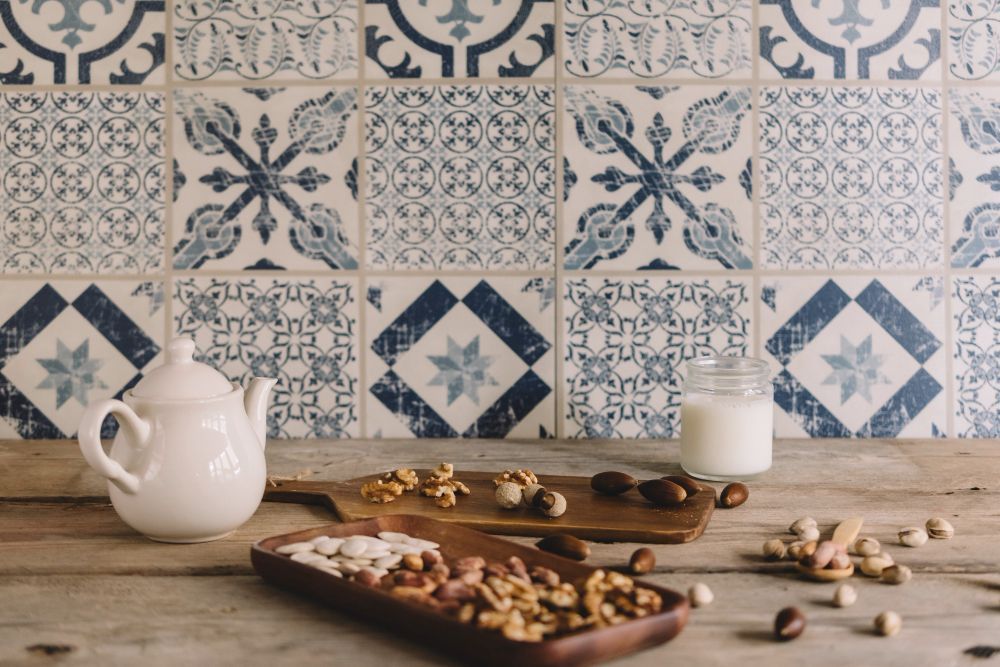 Cozinha: azulejos voltam com força à decoração e tornam-se tendência em 2026