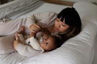 Seu bebê acorda várias vezes durante a noite? Saiba os motivos mais comuns e o que fazer