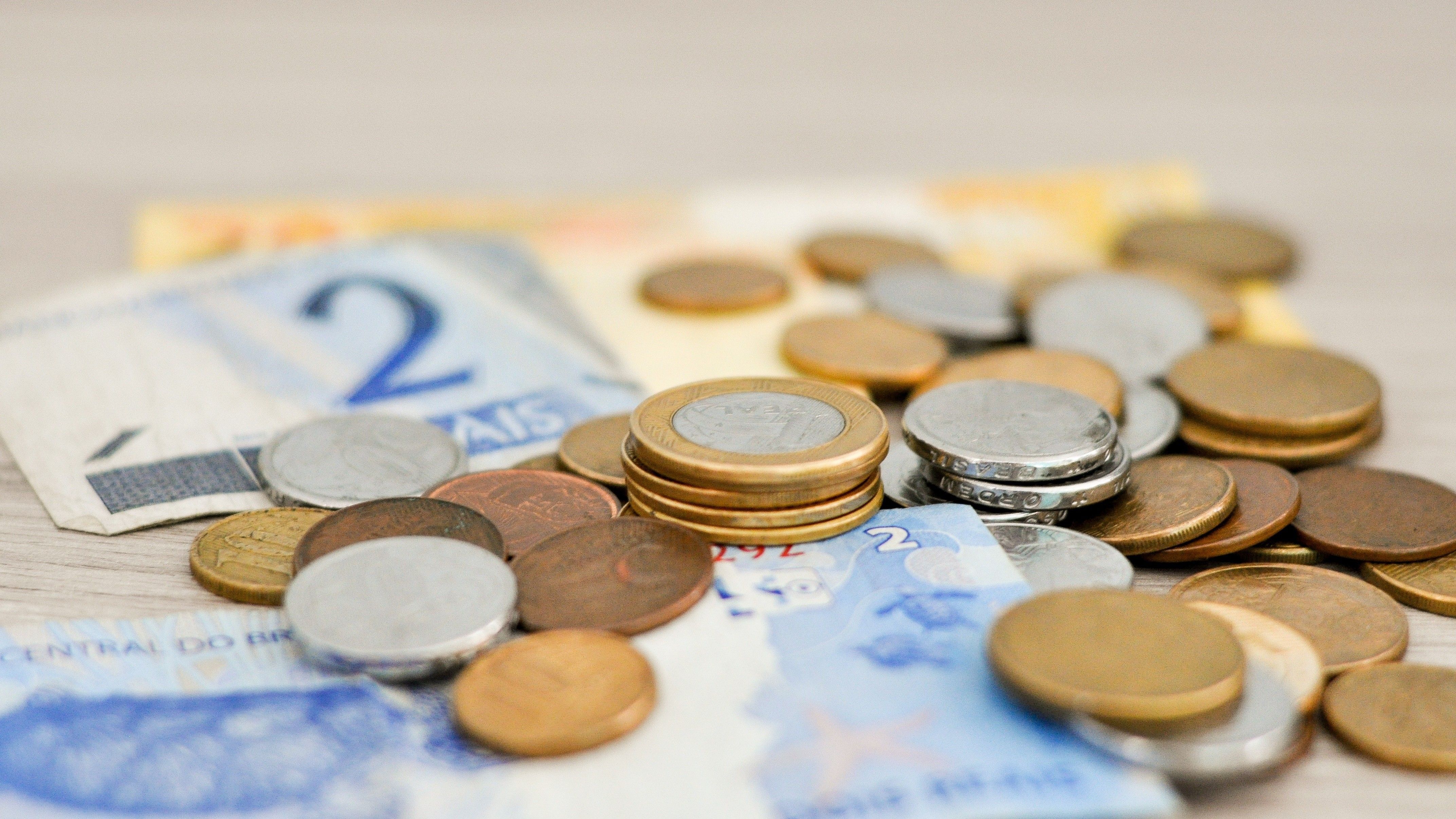 23% guardam dinheiro regularmente: retrato da reserva financeira no Brasil