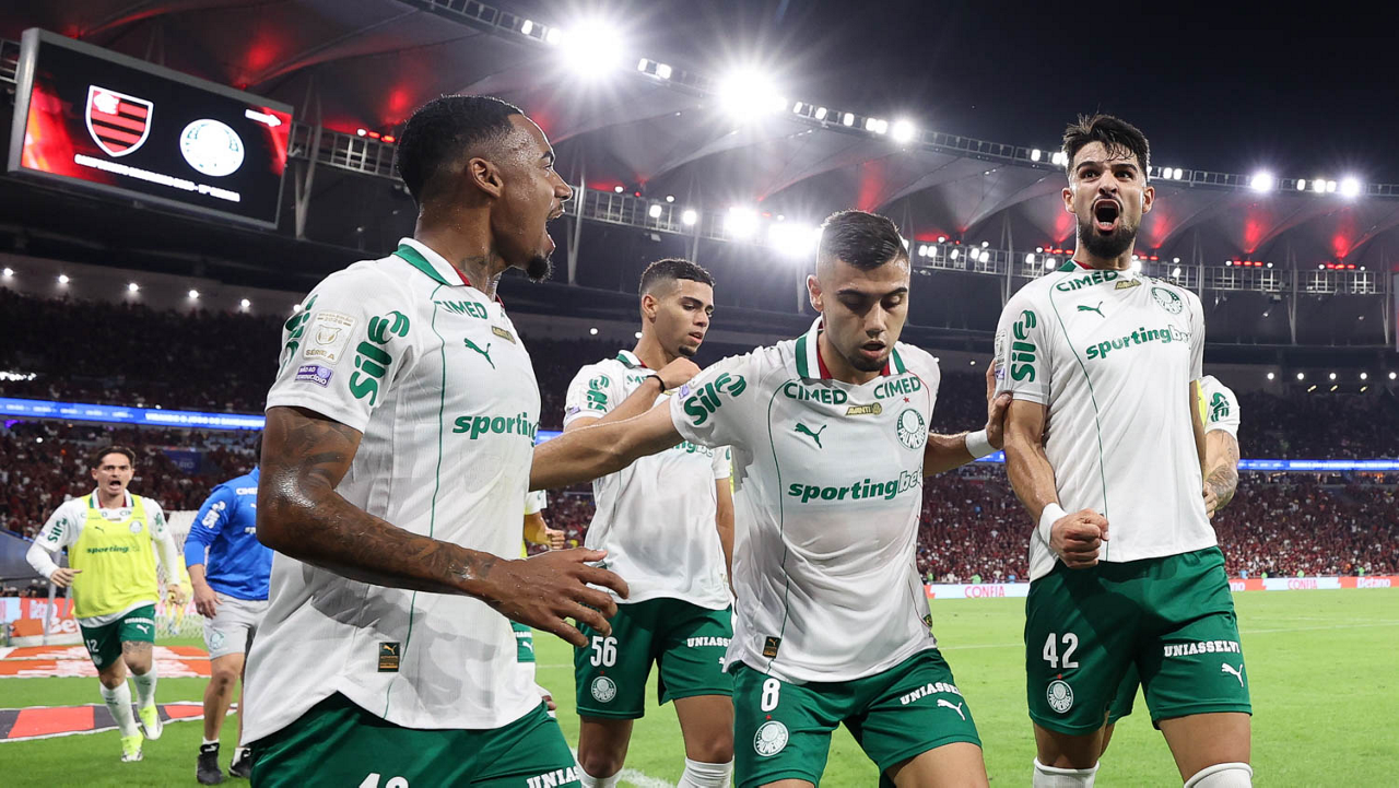 Galvão Bueno reage à goleada do Palmeiras sobre o Flamengo e cita Abel Ferreira