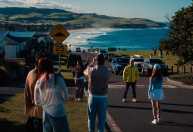 Rua 'mais bonita da Austrália' vira dor de cabeça para moradores com fluxo intenso de turistas