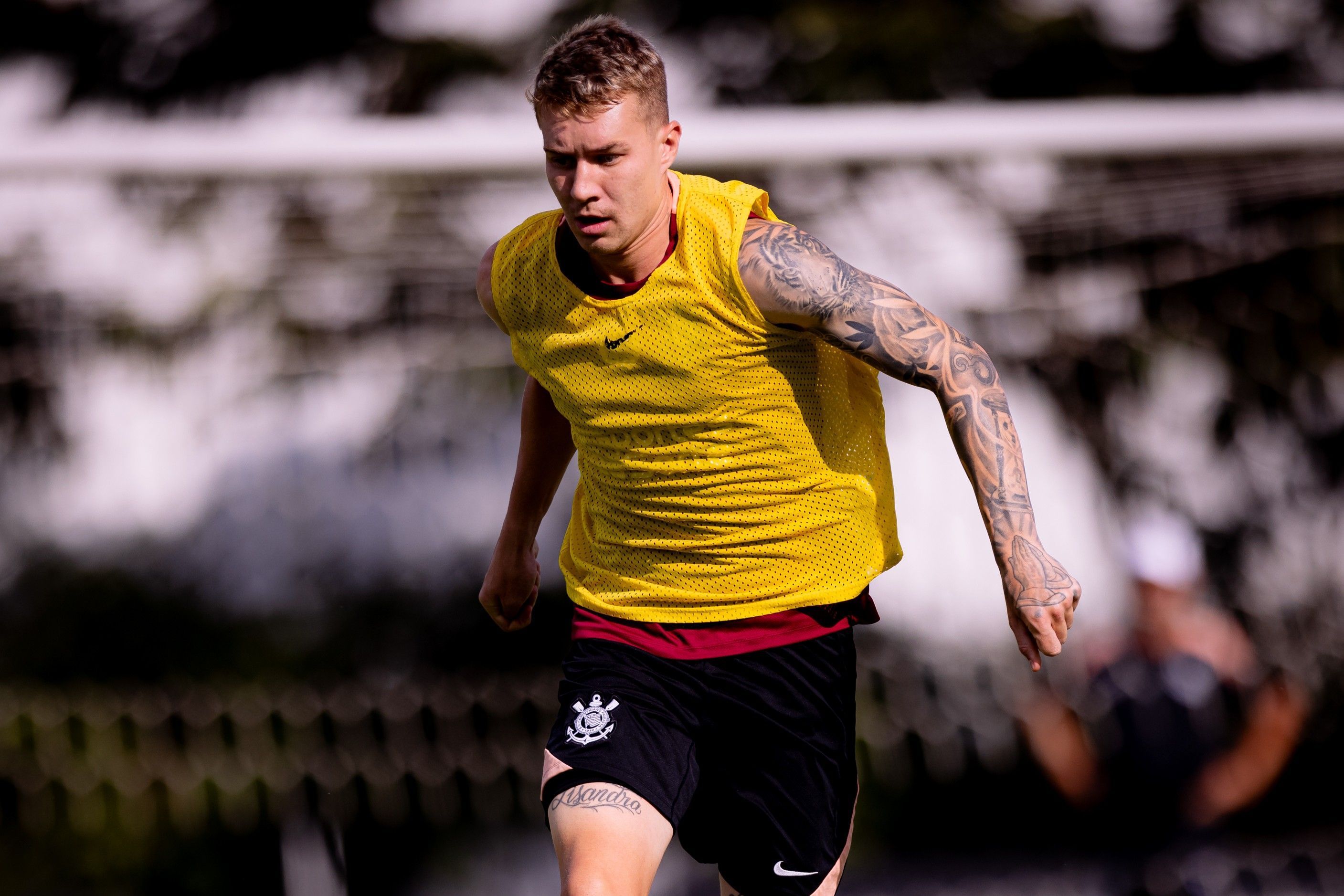 Volante do Corinthians avança em recuperação e se aproxima de retorno