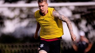 Volante do Corinthians avança em recuperação e se aproxima de retorno