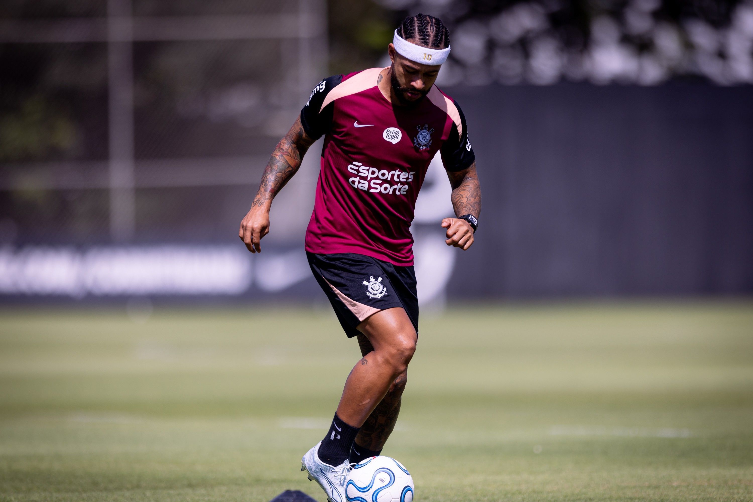 Corinthians atualiza tempo de contrato de Memphis e ganha fôlego para renovação
