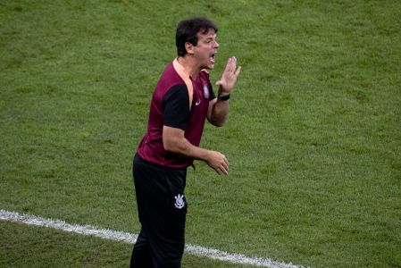 Fernando Diniz durante Corinthians x Barra-SC