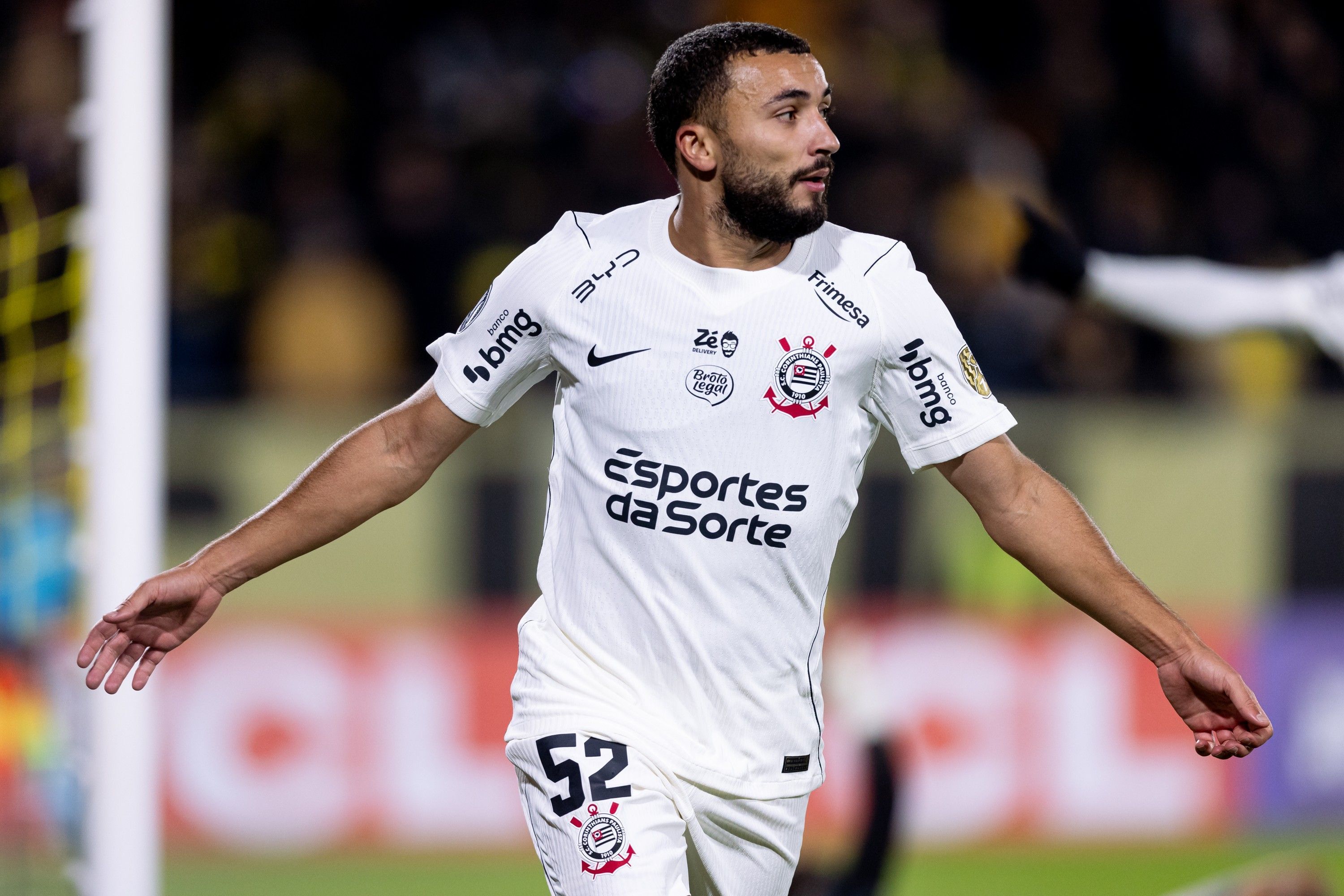 Diniz revela planos para Zakaria após atuação decisiva pelo Corinthians