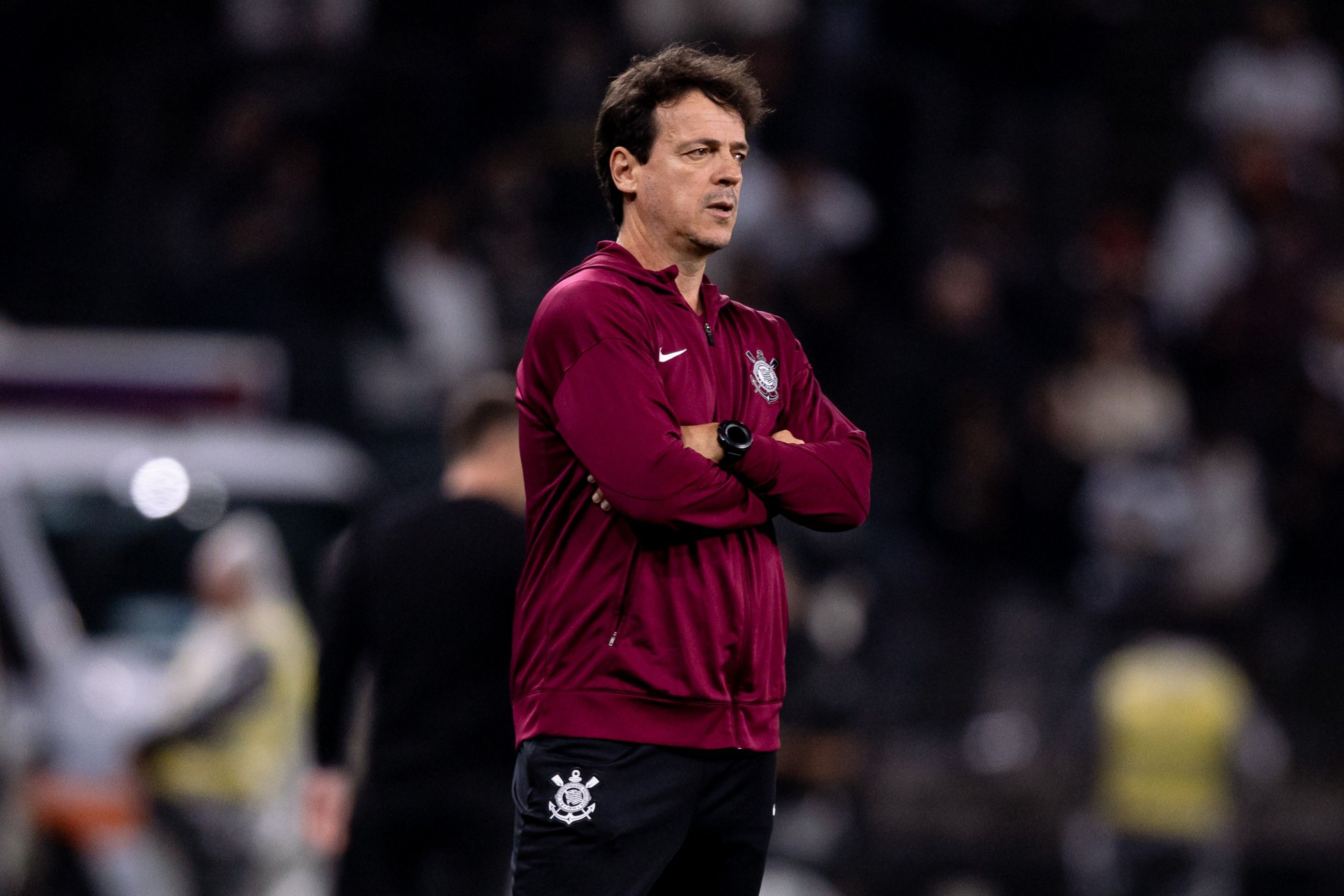 Corinthians tem lacuna no meio, e Diniz precisa tomar decisão para o ataque