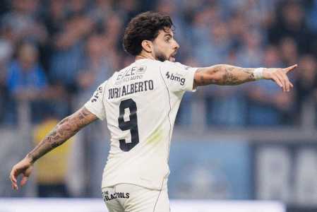 Yuri Alberto teve boa atuação na vitória do Corinthians sobre o Grêmio