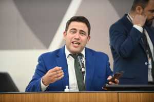 Aliança com Cleitinho ou candidatura própria? Indefinição aumenta divisão do PL de Minas