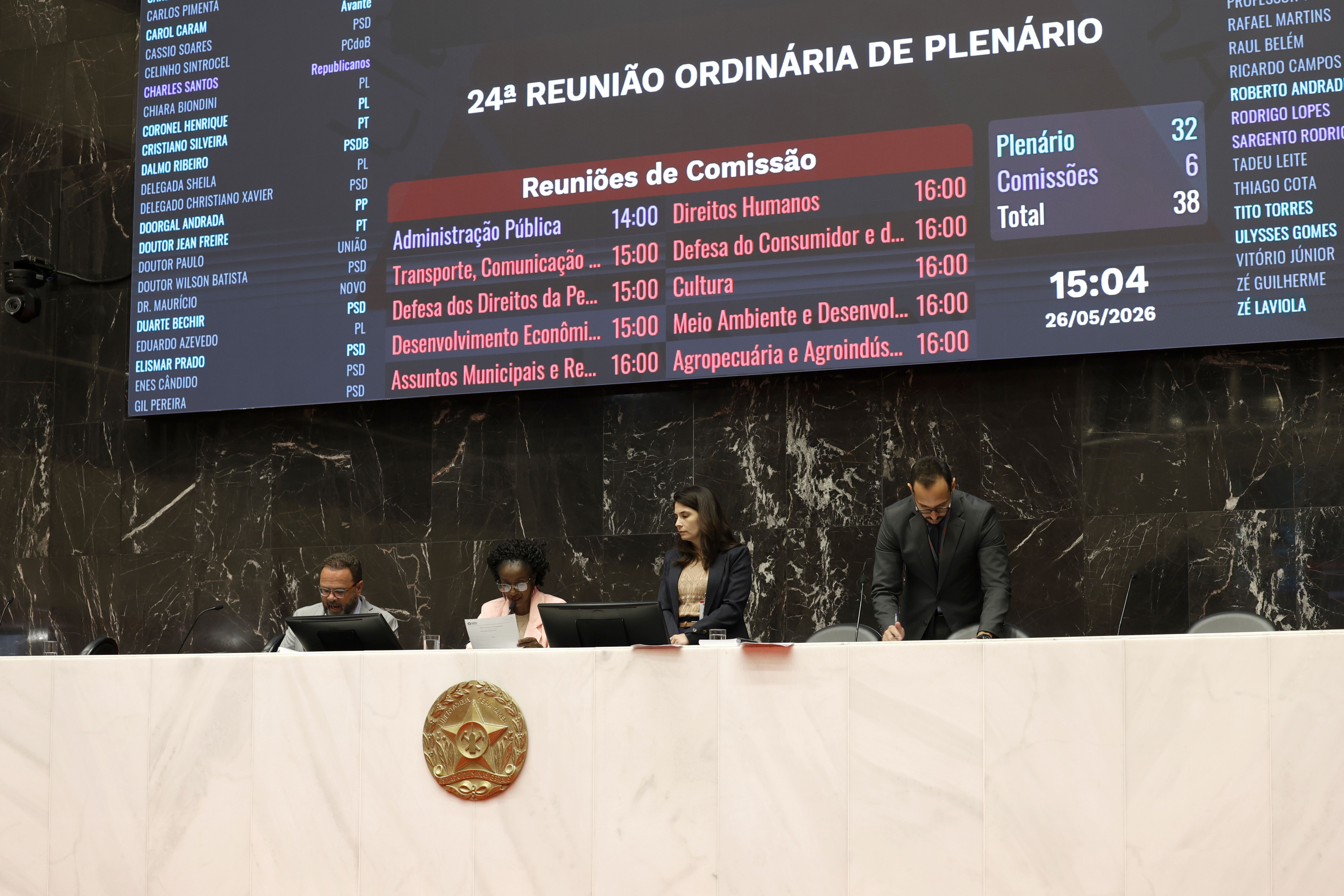 Projeto que prevê regras para farmácias pedirem CPF a clientes avança na ALMG
