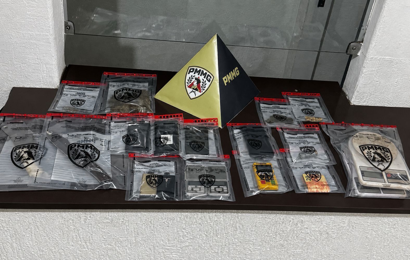Polícia Militar detém quatro pessoas e apreende drogas em Boa Esperança