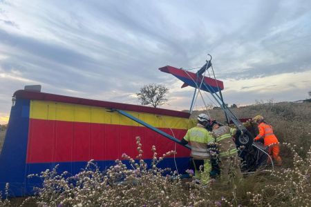 Ultraleve cai logo após decolagem, e piloto é resgatado em estado grave em MG