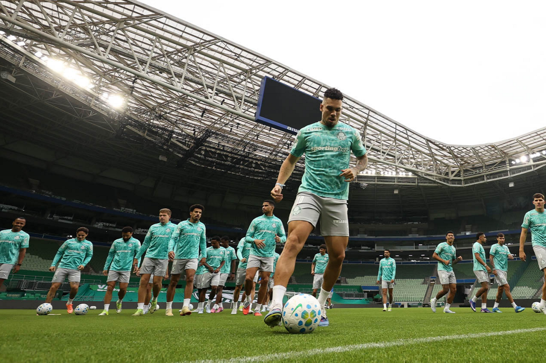 Palmeiras treina no Allianz Parque para enfrentar a Chape; veja provável time