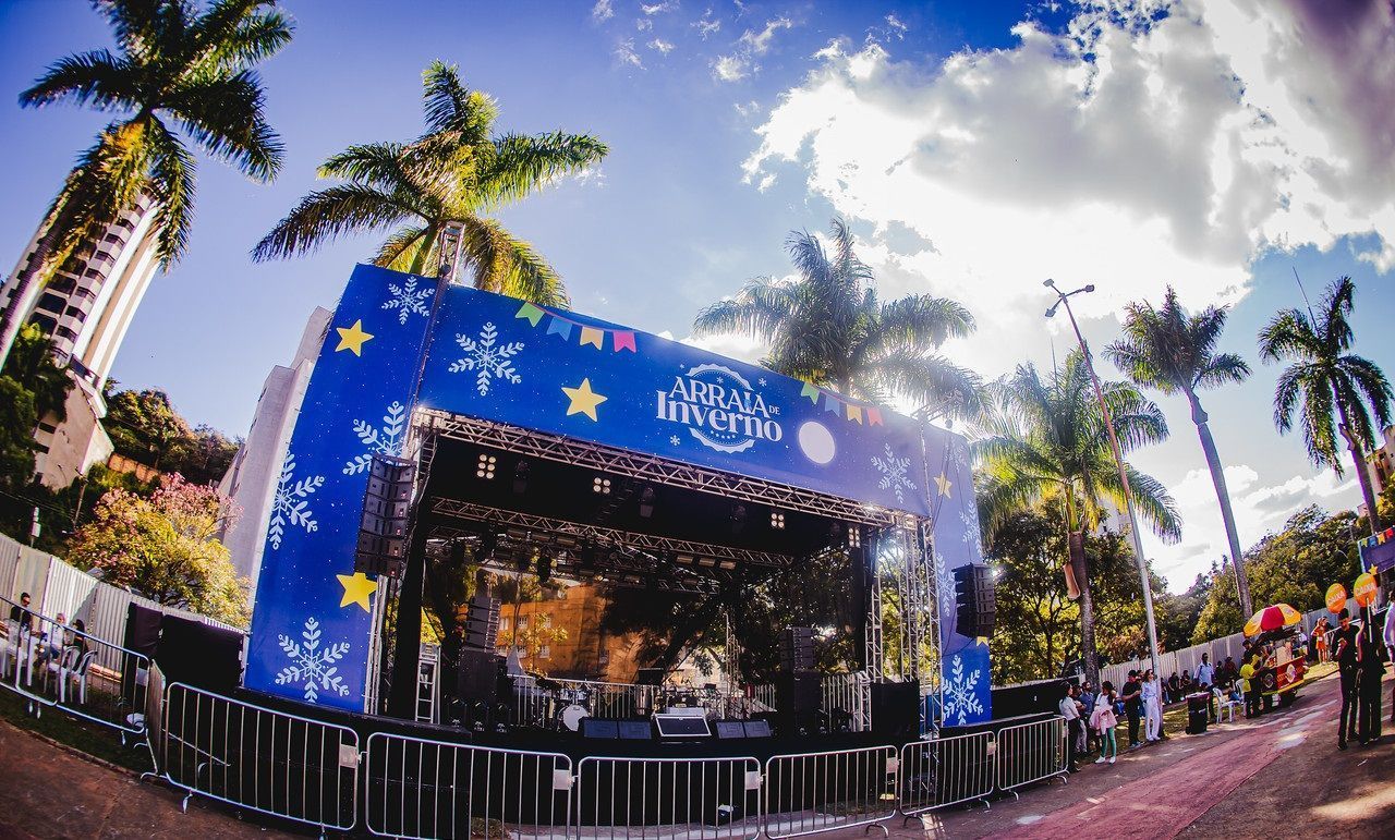 Tradição e gastronomia: 'Arraiá de Inverno' ocupa a Praça da Filarmônica com clima junino em BH