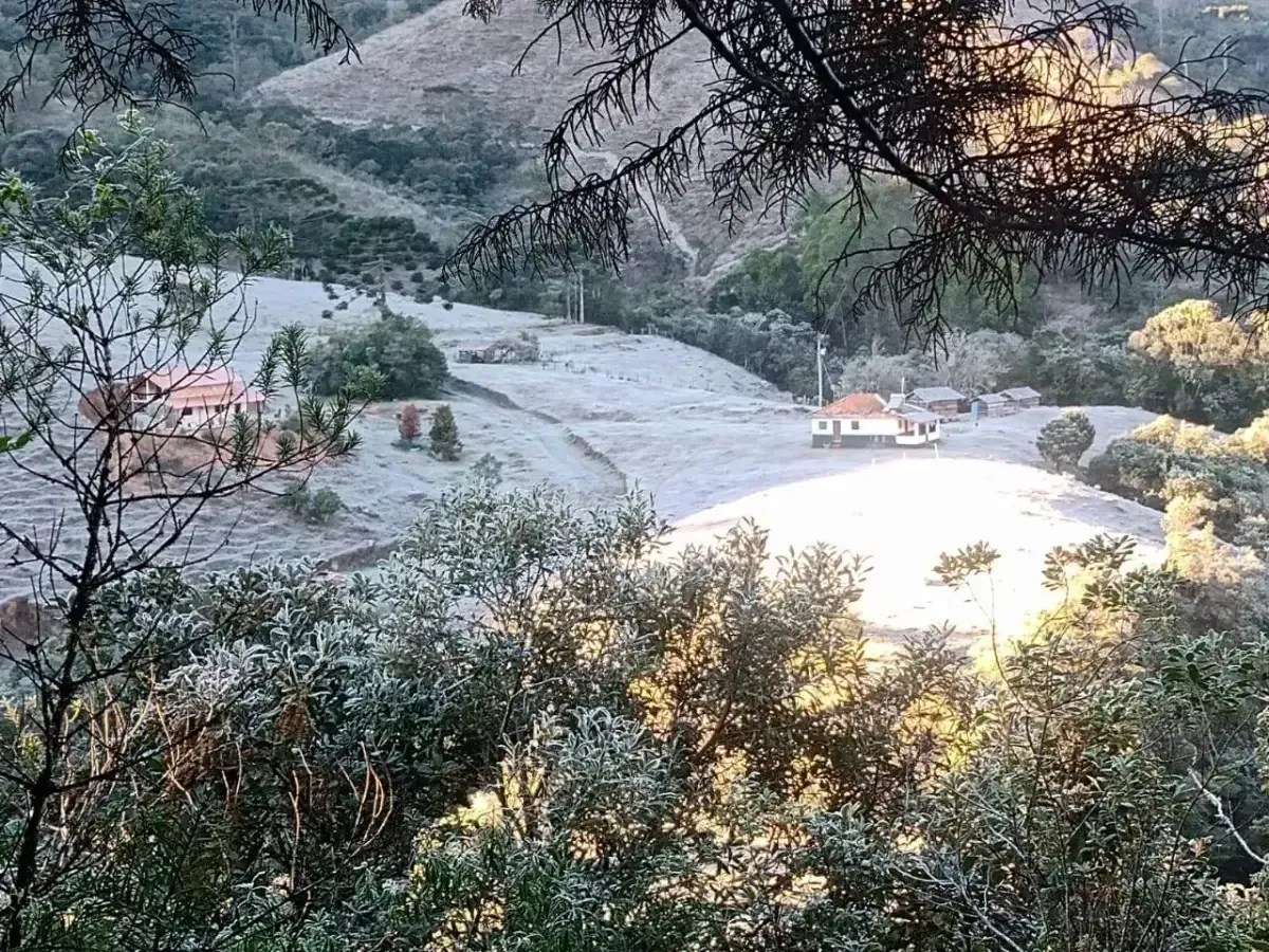 Frio intenso avança pelo Brasil e coloca 7 estados em alerta de neve; veja quais