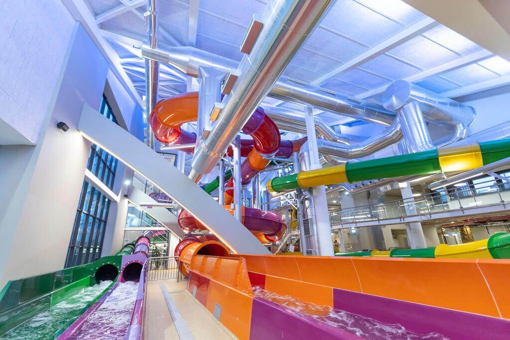 Parque aquático coberto em Portugal atrai famílias durante o ano inteiro