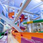 Parque aquático coberto em Portugal atrai famílias durante o ano inteiro