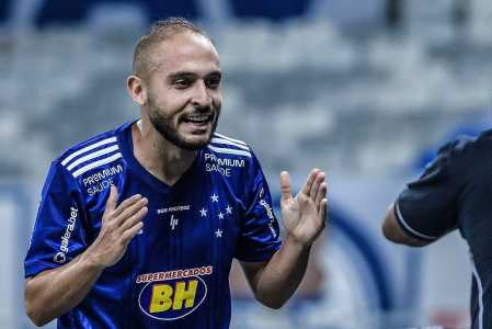 Régis comemora gol pelo Cruzeiro na Série B de 2020