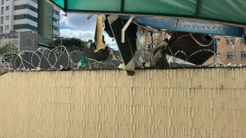 Imagens mostram destroços do avião em prédio de BH