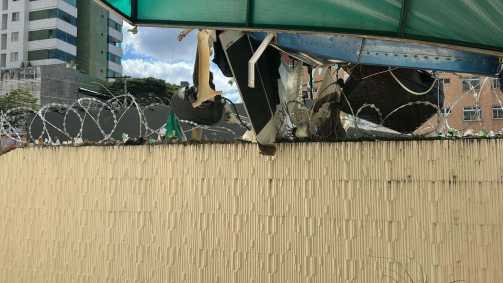 Imagens mostram destroços do avião em prédio de BH