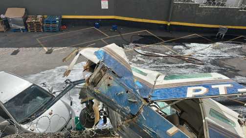 Imagens mostram destroços do avião em prédio de BH
