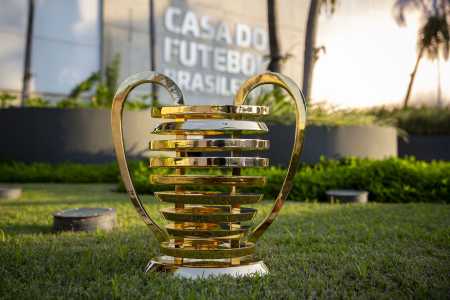 Taça da Copa do Nordeste na sede da CBF