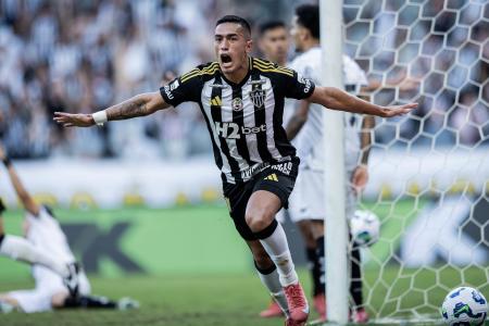 Tomás Cuello celebra gol pelo Atlético sobre o Botafogo pelo Brasileirão 2025