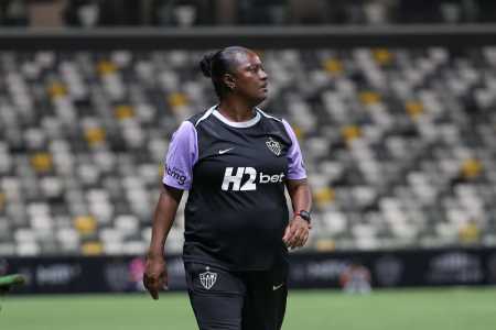 Fabi Guedes, técnica do time feminino do Atlético