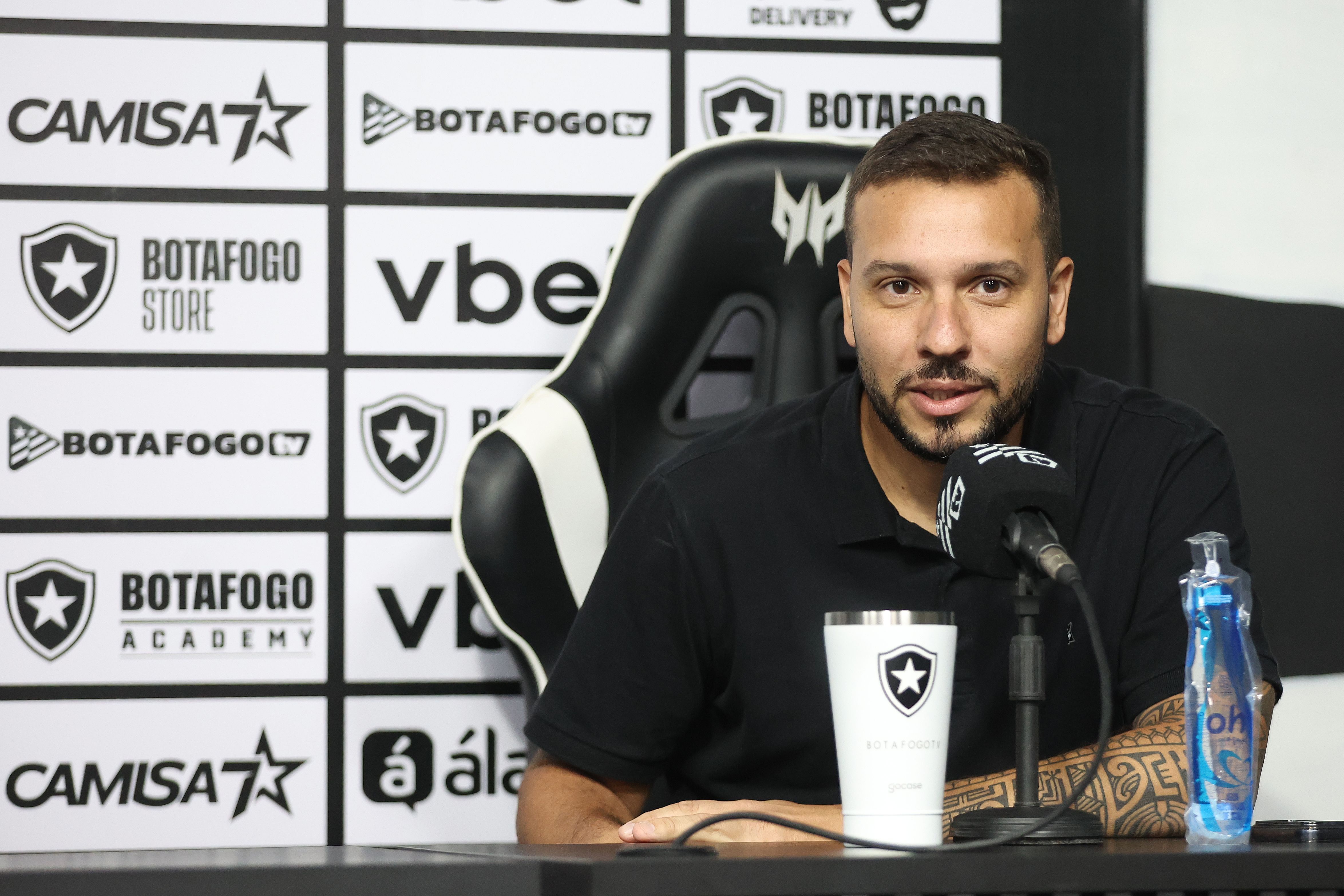 Botafogo comunica saída de diretor ex-Atlético, campeão brasileiro e da Libertadores