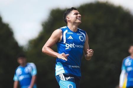 Bruno Rodrigues durante treino do Cruzeiro na Toca da Raposa II • Gustavo Martins/Cruzeiro