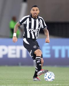 Allan em ação pelo Botafogo contra o Independiente Petrolero-BOL • Vitor Silva / Botafogo