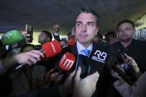 Pesquisa Atlas mostra impacto do caso Master sobre candidatura de Flávio Bolsonaro