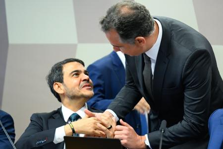Rodrigo Pacheco e Jorge Messias durante a sabatina ocorrida no Senado; AGU teve o nome rejeitado para o STF