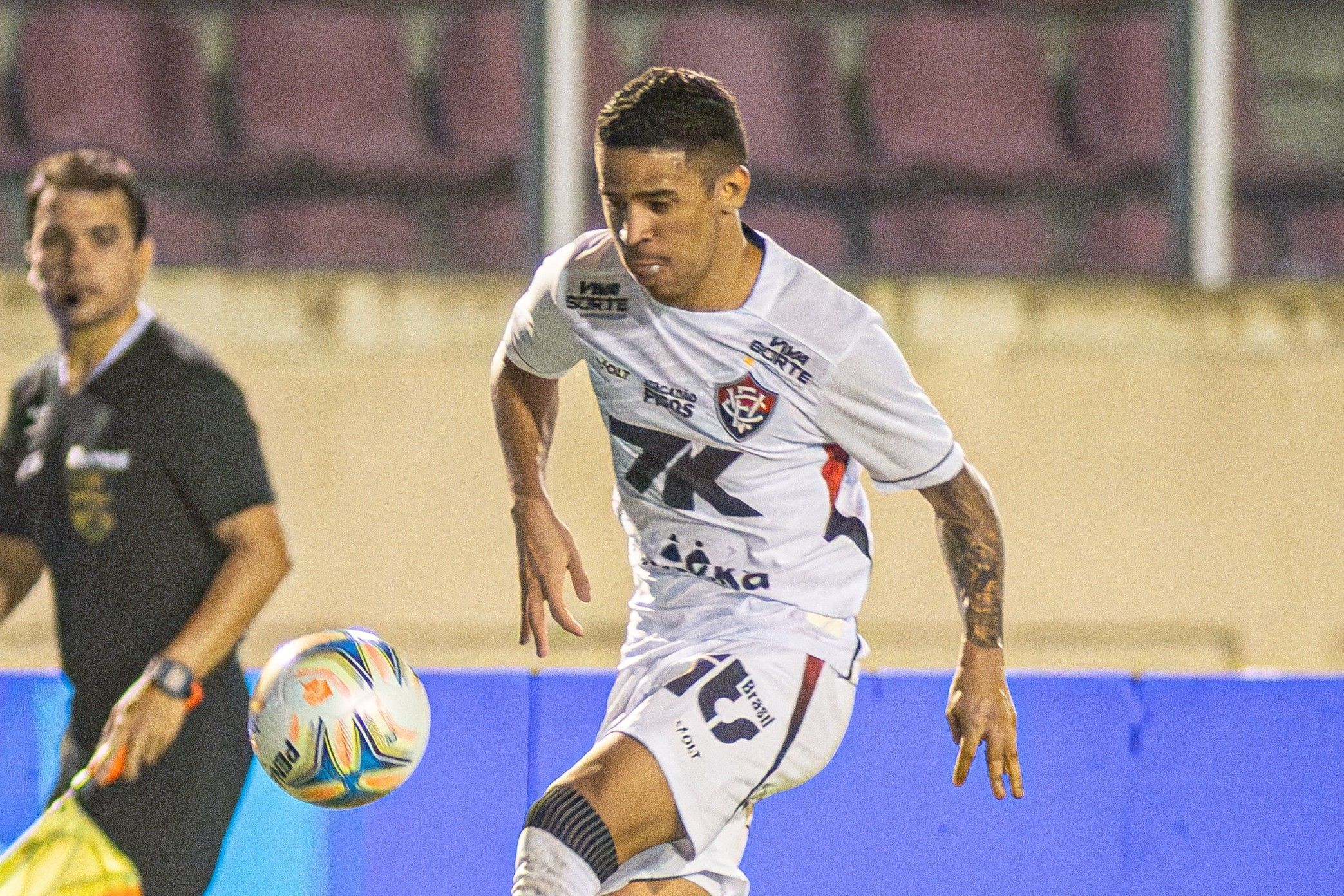 Vitória tenta efeito suspensivo e pode ter Erick contra o Coritiba