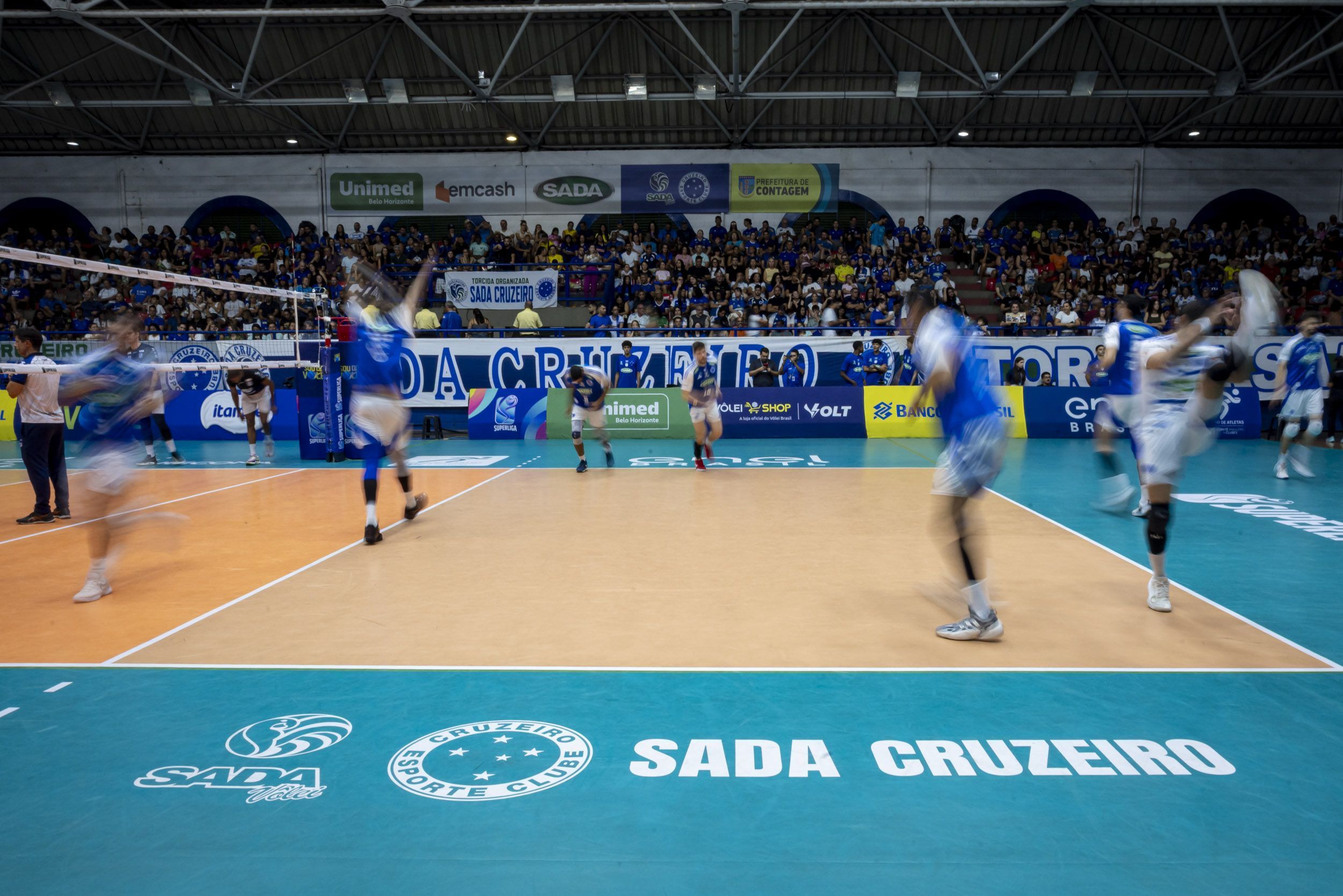 Jogo da Superliga tem confusão entre torcedor do Sada Cruzeiro e jogadores do Minas