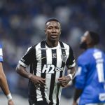 Atlético dá 'nó', derrota Cruzeiro no Mineirão e ultrapassa rival no Brasileirão