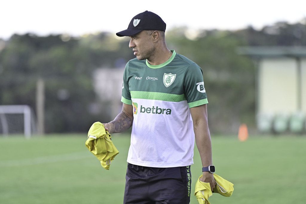 Roger Silva diz o que precisa ser feito no América após derrota: 'Não tem outro jeito'