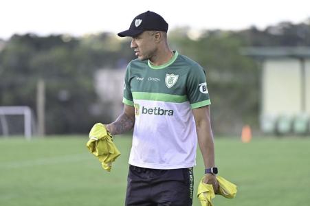 Roger Silva, técnico do América