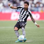 Líder do Botafogo, Alex Telles comenta falta de renovação com o clube